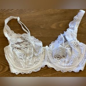 Fredericks of Hollywood White Lace Bra